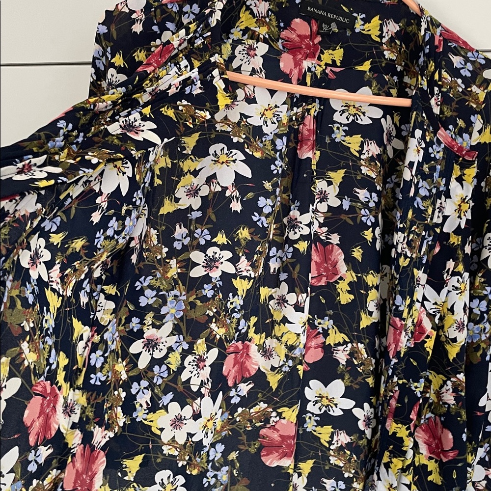 Banana Republic Blouse - XS, Navy Blue Floral Sheer, Like New! - Picture 13 of 15